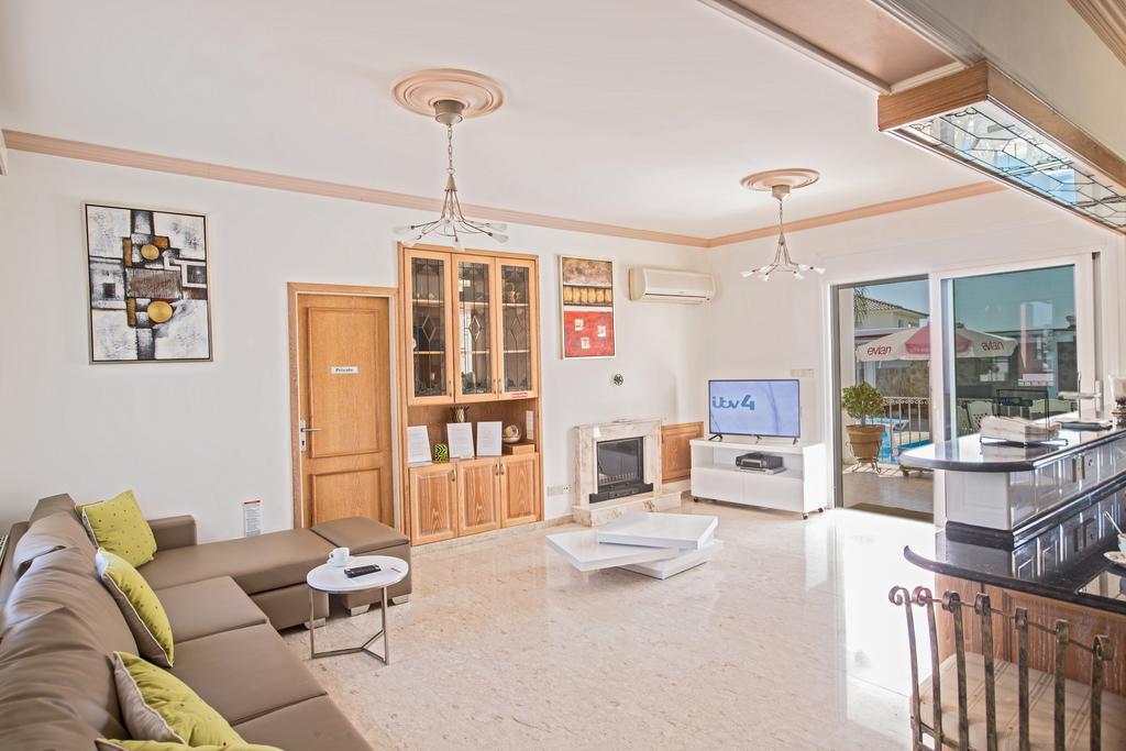 Papas Family Villa Paralimni Exterior foto