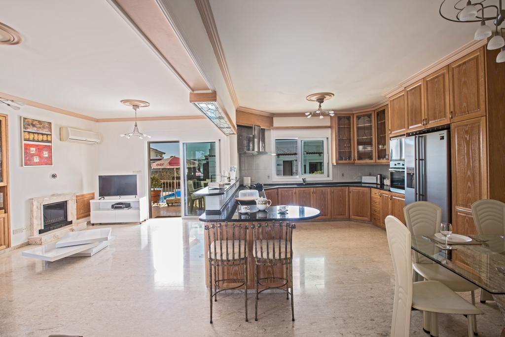 Papas Family Villa Paralimni Exterior foto